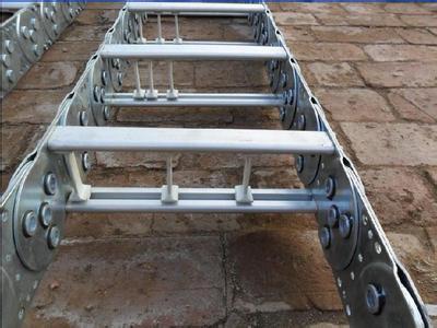 Ⅲ型钢制拖链(图1)