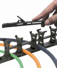 半封闭隔离型塑料拖链(图1)