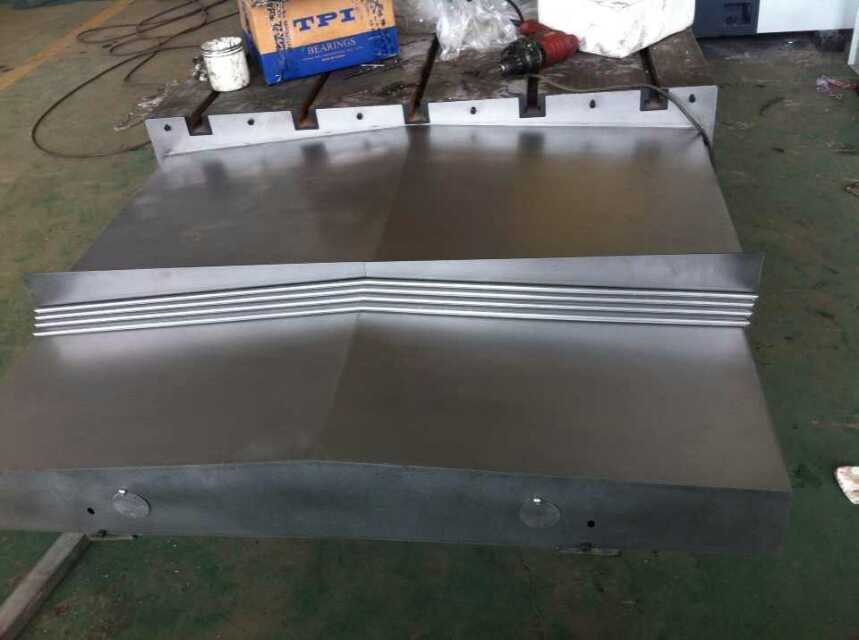 数控机床不锈钢板防护罩(图1)